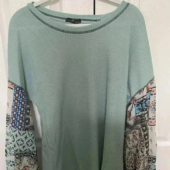 Emery Rose Floral Print Flounce Sleeve Blouse - Picture 1 of 3